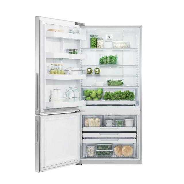 Fisher&Paykel菲雪品克 RF170BRPX7 Fisher & Paykel 菲雪品克 RF170BRPX7 雙門冰箱,容量達519L,適閤家庭使用。採用變頻馬達,省電高效。尺寸寬790mm x 深695mm x 高1720mm(不含門把),重量111kg,右開門設計。電壓110V/60Hz,中國製造。全機及壓縮機保固1年,含基本安裝。選購菲雪品克冰箱,享受大空間儲物與優質保固!