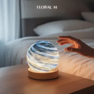 【Floral M】宇宙晚安星球小夜燈（浪漫氛圍燈/療癒光影/送禮首選)