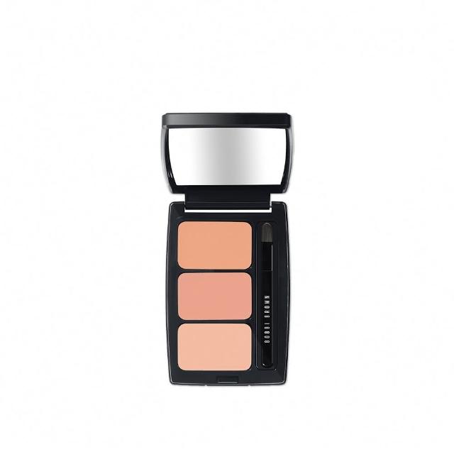 BOBBI BROWN 全方位奶油遮瑕盤 BOBBI BROWN 全方位奶油遮瑕盤為專櫃級遮瑕產品,內含3種2g容量,適合各種膚質使用。以柔滑奶油質地輕鬆覆蓋瑕疵,提供自然均勻的遮瑕效果,並可作為腮紅或修容使用。儲存期限為3年,請詳見產品包裝標示。