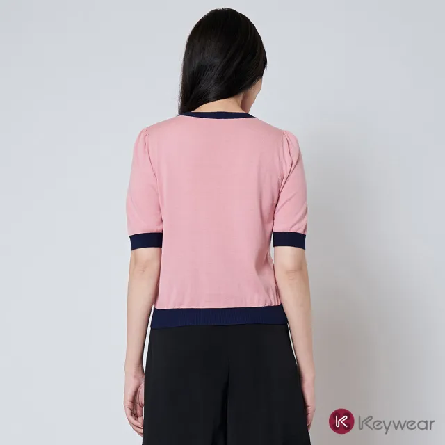 【KeyWear 奇威名品】小香蜂滾邊釦飾短版短袖針織上衣