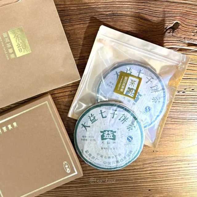 【茶韻】普洱茶2007年大益茶廠8542-702 357克/餅(共兩餅) (生茶/附茶樣10g.收藏盒.夾鏈袋各1.可提袋)