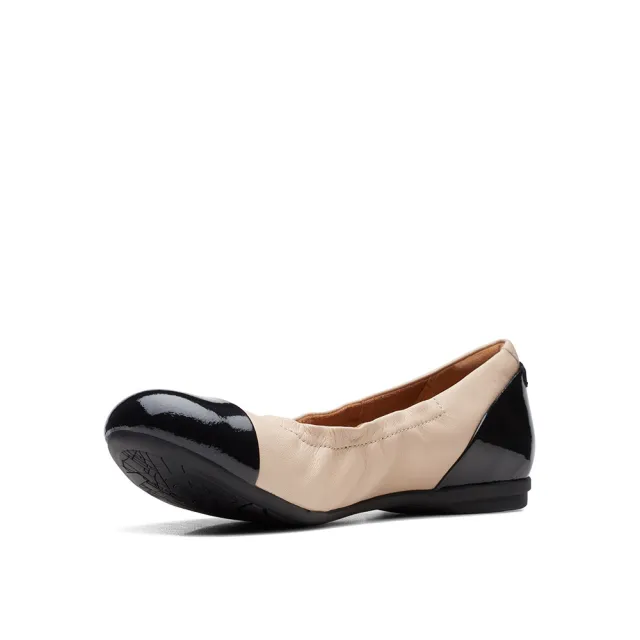 【Clarks】女鞋 Rena Jazz真皮鬆緊帶抓皺設計平底鞋 娃娃鞋 (淺沙色)(CLF70593C)