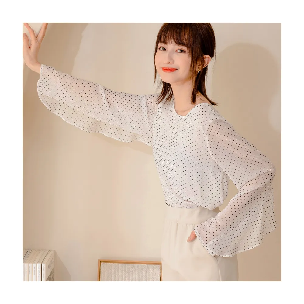【OB 嚴選】唯美浪漫雪紡圓點點透膚波浪長袖上衣 《AB16157》