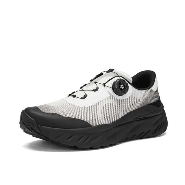 【Clarks】男鞋 微風跑-Zeph Run Rad男款織物旋鈕扣輕量厚底運動鞋 休閒鞋 增高鞋(黑色/灰色)(CLM87365C)