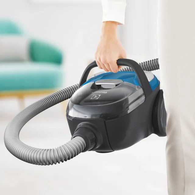 【Electrolux 伊萊克斯】雙11限定 CompactGo 輕量小旋風集塵盒吸塵器(Z1233 天空藍)