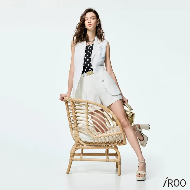 【iROO】白色棉麻背心式外套
