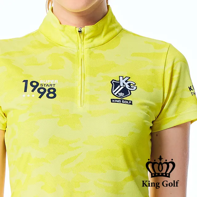 【KING GOLF】網路限定款-女款迷彩底紋刺繡印花立領拉鍊POLO衫/高爾夫球衫-黃色