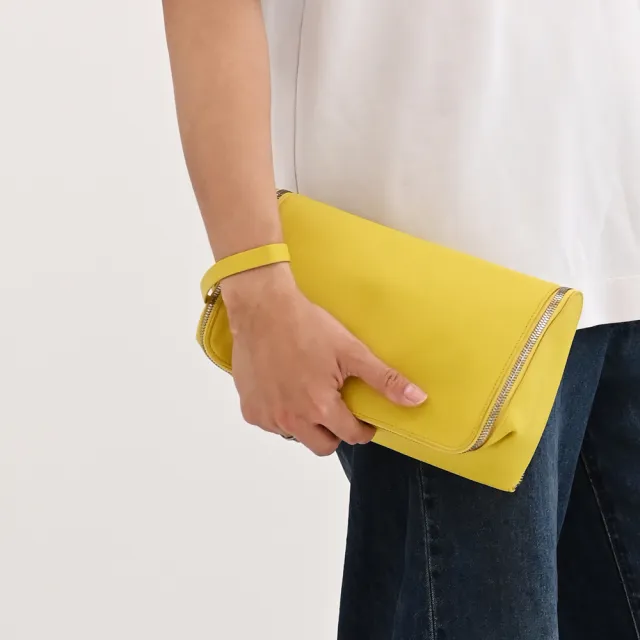 【BOTTEGA VENETA 寶緹嘉】簡約立體三角造型小牛皮大容量手拿包萬用(萊姆黃)