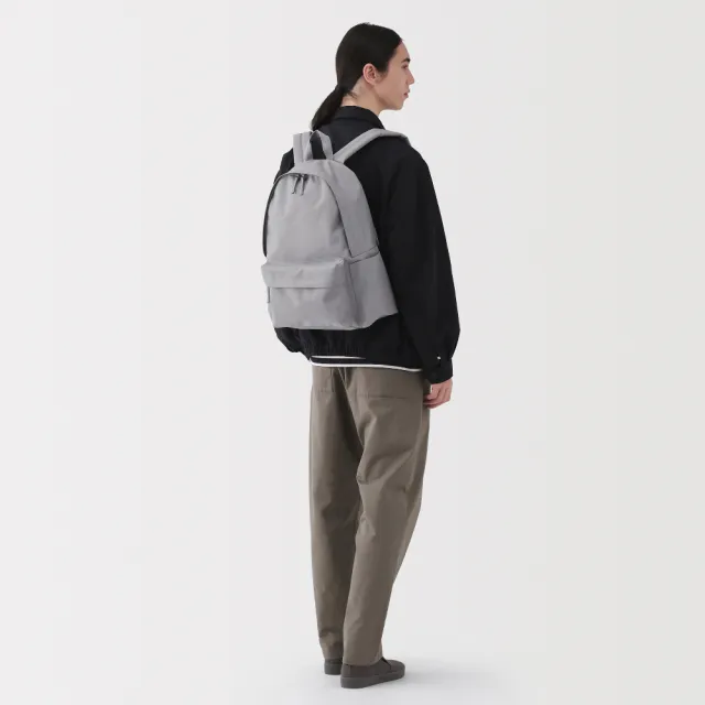 【MUJI 無印良品】可減輕肩膀負擔撥水加工後背包(灰色/黑色/淺米/煙燻藍)