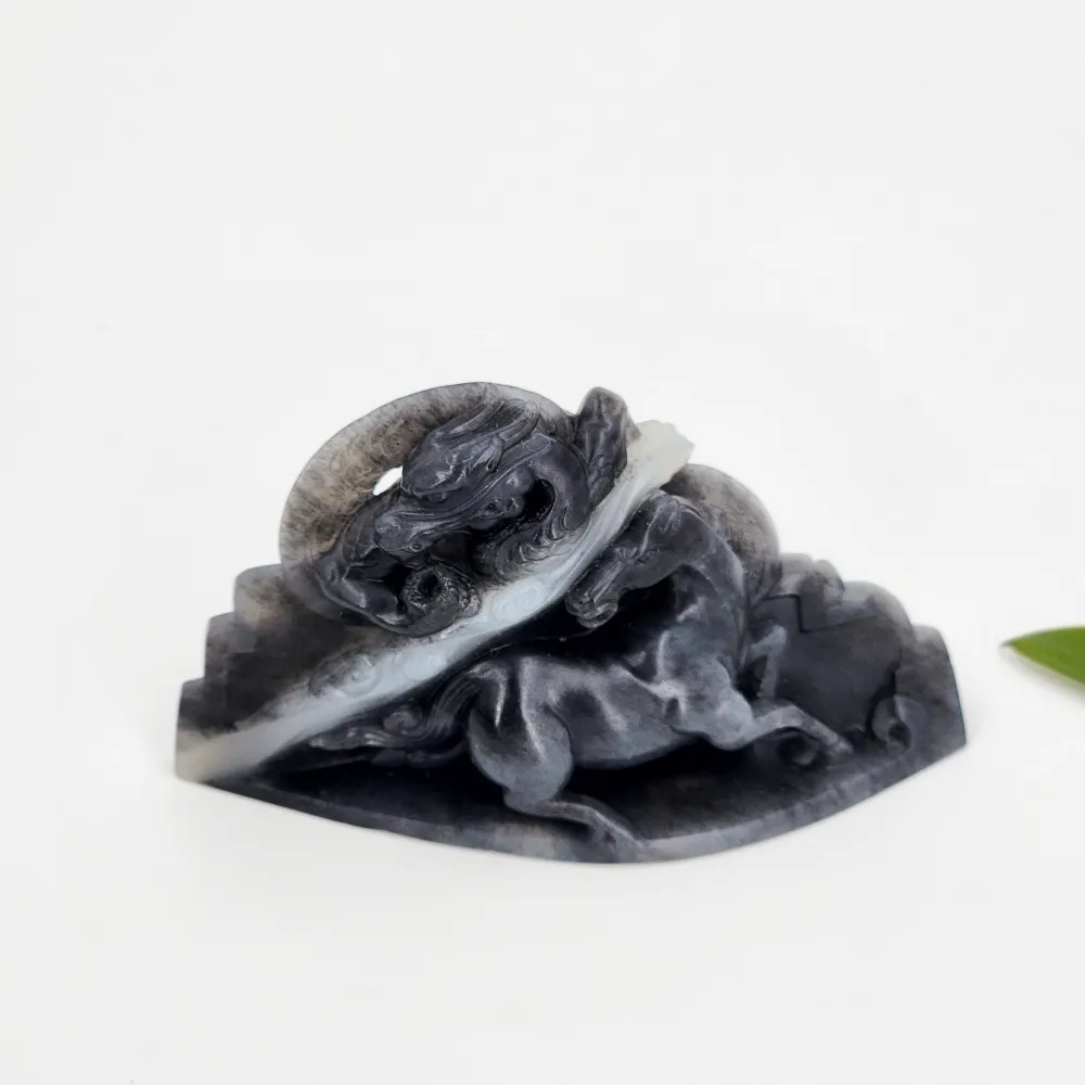 和田玉青花籽料(一線天龍馬精神)