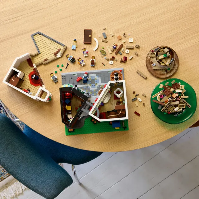 【LEGO 樂高】Icons 11371 商店街(建築模型 禮物 居家擺設 積木)