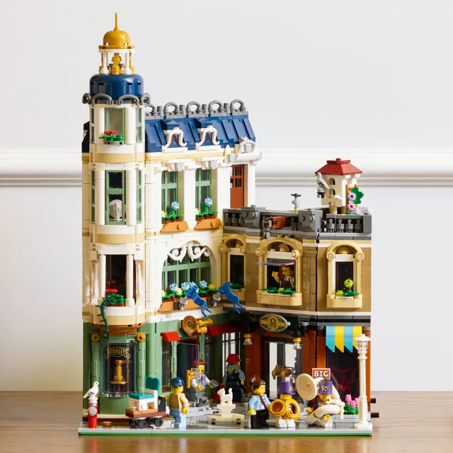 【LEGO 樂高】Icons 11371 商店街(建築模型 禮物 居家擺設 積木)
