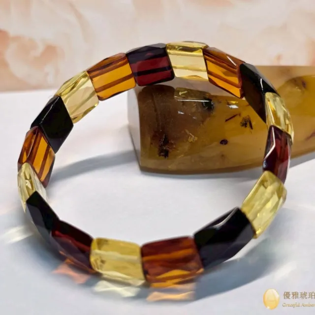 【優雅琥珀】來自波羅地海 圓弧鑽切面 三色琥珀手排(晶瑩閃亮  具鑑定證書)