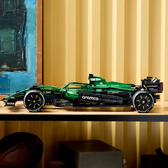 【LEGO 樂高】科技系列 42240 Aston Martin Aramco AMR25 F1 賽車(賽車模型 居家擺設 禮物 玩具)