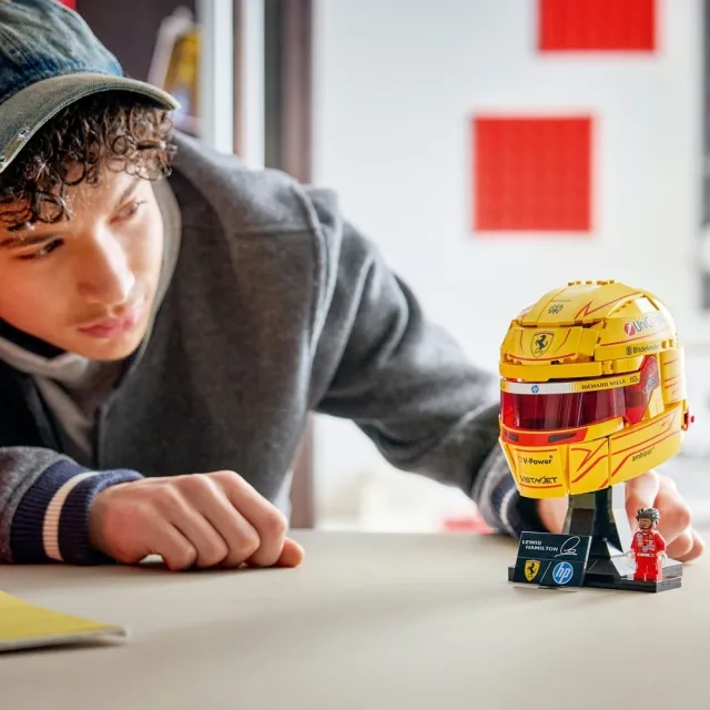 【LEGO 樂高】Editions 43022 Scuderia Ferrari HP Lewis Hamilton 頭盔(法拉利 居家擺設 禮物 玩具)