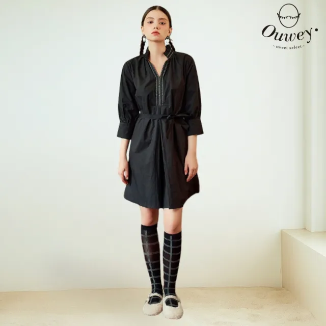 【OUWEY 歐薇】小荷葉立領點線織帶合摺洋裝(黑；S-L；3243167041)