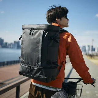 【Coleman】日本版 Shield 35 2Layer 底部隔層 超大型 麻黑色 防水 箱型 電箱包 男包 背包 旅行包 後背包