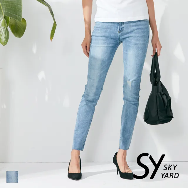 【SKY YARD】網路限定款-中低腰窄管刷破抽鬚牛仔褲-淺藍