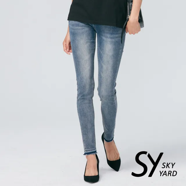 【SKY YARD】網路限定款-中低腰窄管抽鬚牛仔褲-藍色