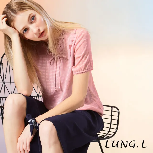 【LUNG.L 林佳樺】LW48A 粉色甜美領荷葉綁結短袖女裝上衣（加大尺碼）