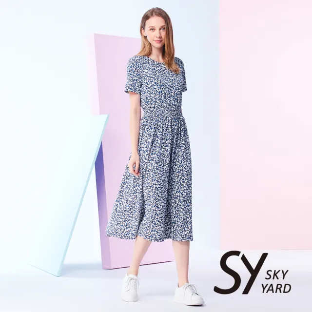 【SKY YARD】網路限定款-彈性收腰剪裁印花寬擺洋裝-灰藍碎花