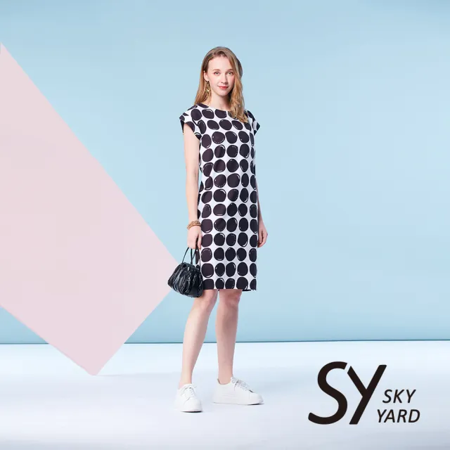 【SKY YARD】網路限定款-修身優雅滿版圓點印花洋裝-黑色