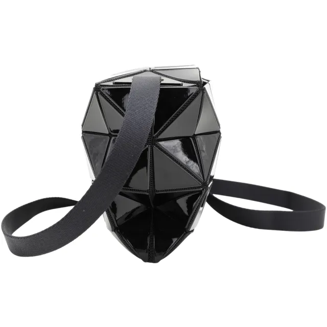 【ISSEY MIYAKE 三宅一生】BAOBAO CARTON 4x6 亮面幾何斜背枕頭包(黑色)