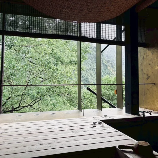 【新北烏來馥森阪治Trio】90分鐘映林大空間山景湯屋+兩人木盒餐 平假日通用券 淡季方案(MO26)