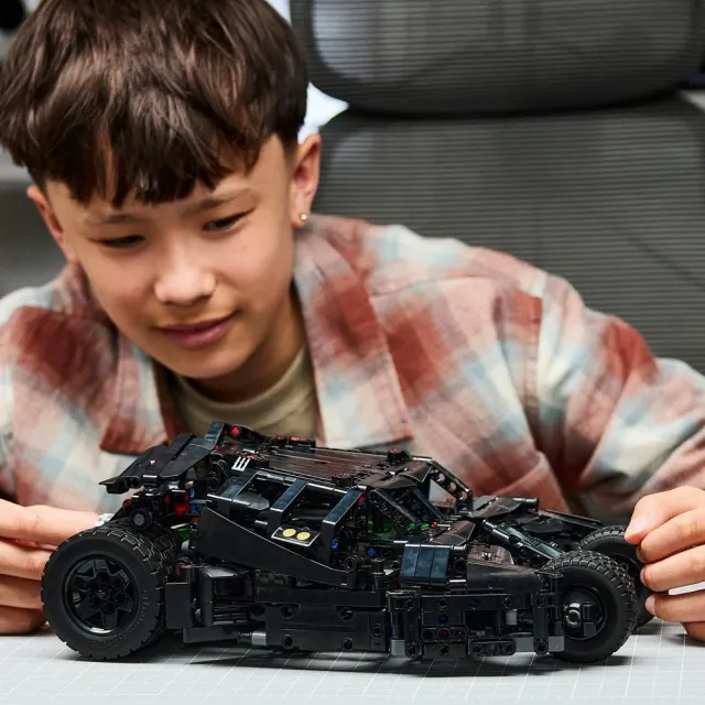 【LEGO 樂高】科技系列 42239 Batmobile Tumbler(蝙蝠俠 汽車模型 禮物 玩具)