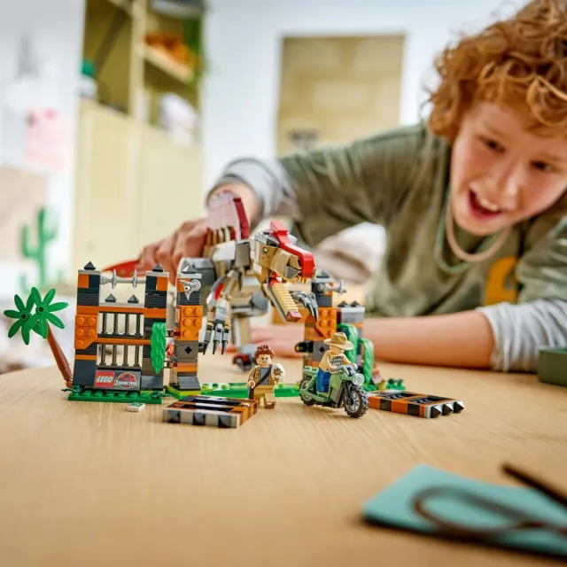 【LEGO 樂高】侏羅紀世界系列 77982 棘龍大脫逃(恐龍 創意遊戲 禮物 兒童玩具)