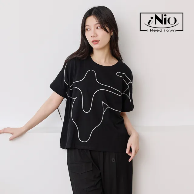 【iNio 衣著美學】幾何撞色線條短袖上衣 女短袖上衣 立體藝術線條上衣 圓領寬鬆棉T 設計感上衣 CHW1091