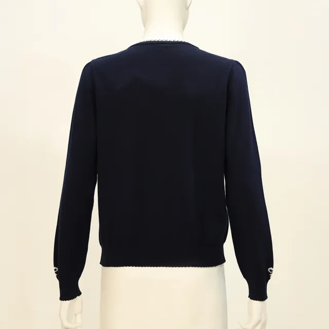 【ILEY 伊蕾】珍珠蝴蝶結緹花針織上衣(深藍；M-2L；1254405001)