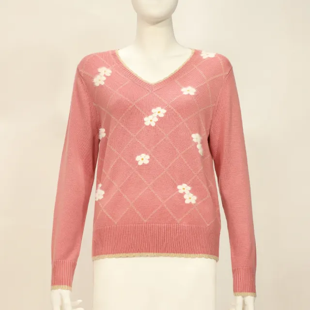 【ILEY 伊蕾】菱格花卉V領羊毛針織上衣(粉；M-2L；1254175003)