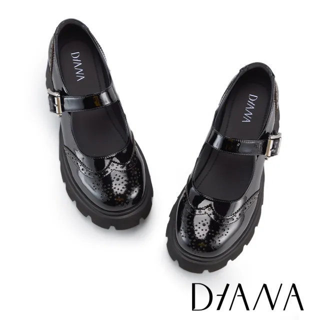 【DIANA】牛漆皮沖孔雕花裝飾瑪莉珍鞋 鏡黑