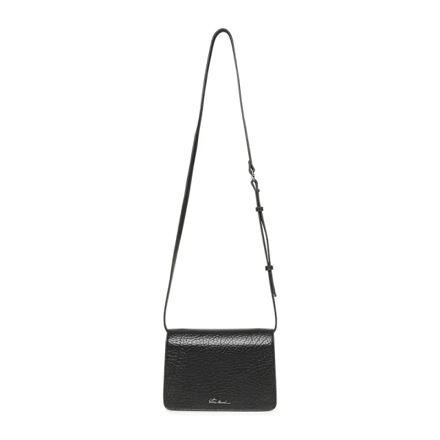【steve madden】荔枝紋金屬飾邊斜背包BALLIE(黑色)