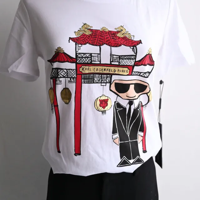 【KARL LAGERFELD 卡爾】老佛爺 中國城彩燈公仔印花棉質短T恤(白)