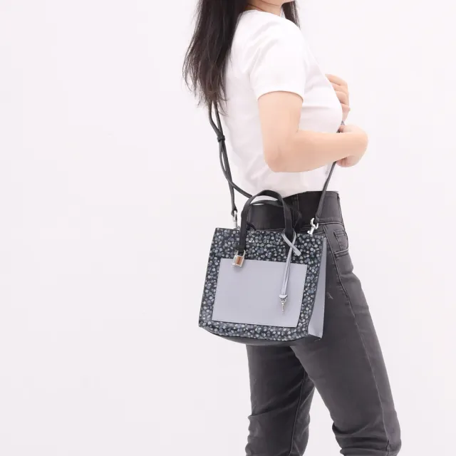 【MARC JACOBS】金屬LOGO花繪拼接鎖頭鑰匙吊飾手提三層兩用包(深藍)