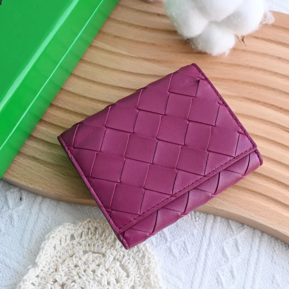 【BOTTEGA VENETA 寶緹嘉】簡約經典手工編織小羊皮翻蓋信用卡夾零錢包(紫紅)