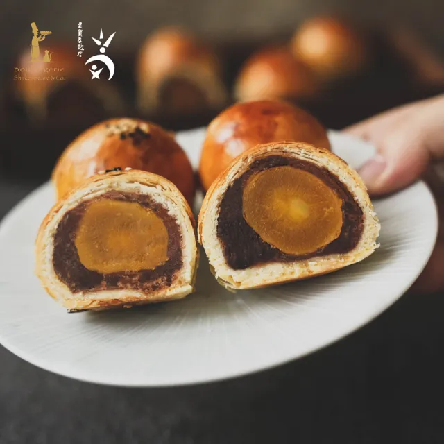 【吳寶春】x莎士比亞 雙冠王超級蛋黃酥6入禮盒(釀桂圓蛋黃酥X3+荔香玫瑰蛋黃酥X3)_中秋月餅 送禮禮盒