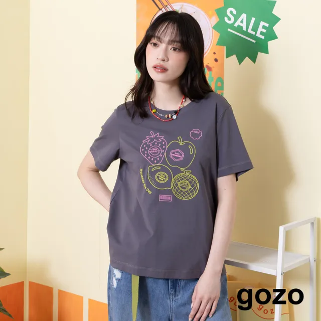 【gozo】水果線條繡花涼感合肩T恤 (淺灰/灰色)