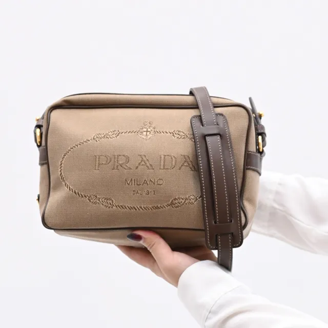 【PRADA 普拉達】復古品牌大LOGO帆布皮飾邊方包斜背包(駝咖)