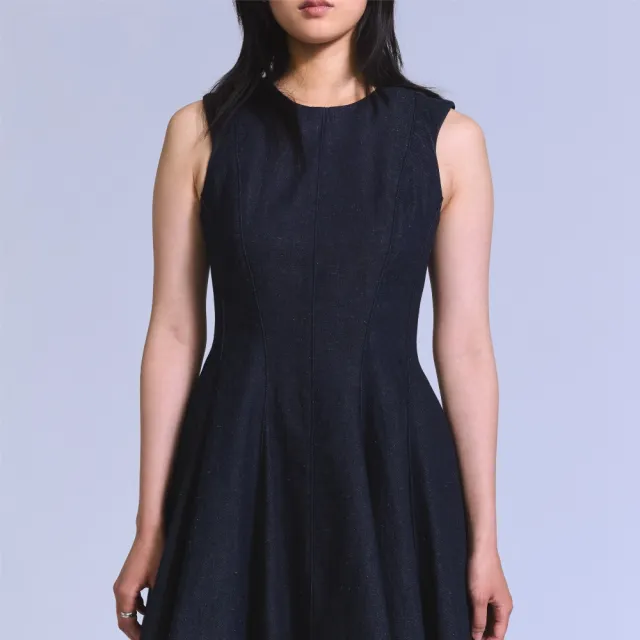 【LEVIS】BLUETAB™ 無袖牛仔洋裝 / 喇叭裙擺 女生上衣 人氣新品 006UG-0000