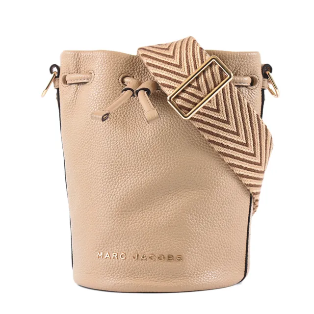 【MARC JACOBS】牛皮荔枝紋束口手提/斜背二用水桶包-焦糖拿鐵