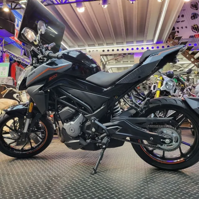 【CFMOTO】買就送機油5罐/春風300NK2022年 黑色(300CC/黃牌擋車/機車/公司車/普洛吉村重機)