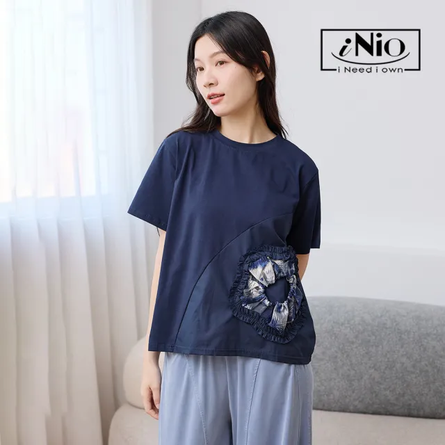 【iNio 衣著美學】異材質拼接立體花型短袖上衣 女寬鬆落肩圓領棉T 撞色抓皺花朵造型  CHW1113