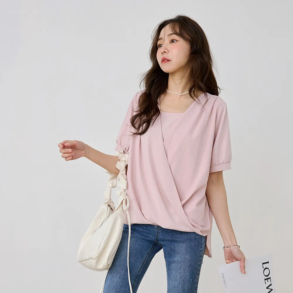 【OB 嚴選】假兩件V字造型領短袖上衣 《AB21354-》 適 M~XL