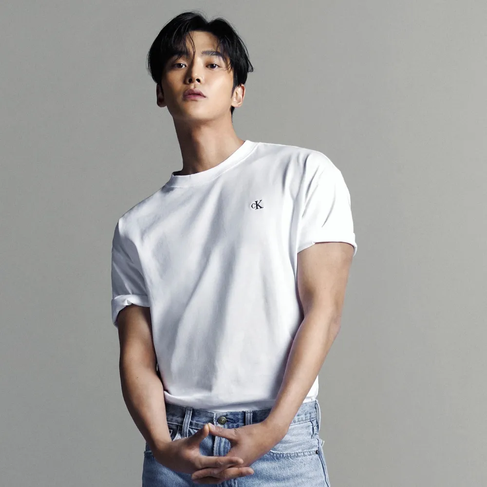 【CALVIN KLEIN】官方旗艦館 韓星金路雲同款 CK Calvin Logo 圓領上衣 _白色