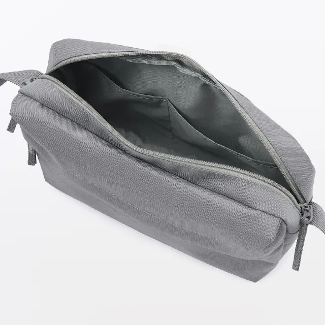 【MUJI 無印良品】撥水加工再生聚酯纖維背面附口袋肩背包(灰色/黑色/淺米/摩卡棕)