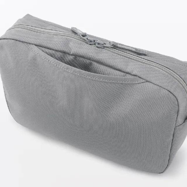 【MUJI 無印良品】撥水加工再生聚酯纖維背面附口袋肩背包(灰色/黑色/淺米/摩卡棕)