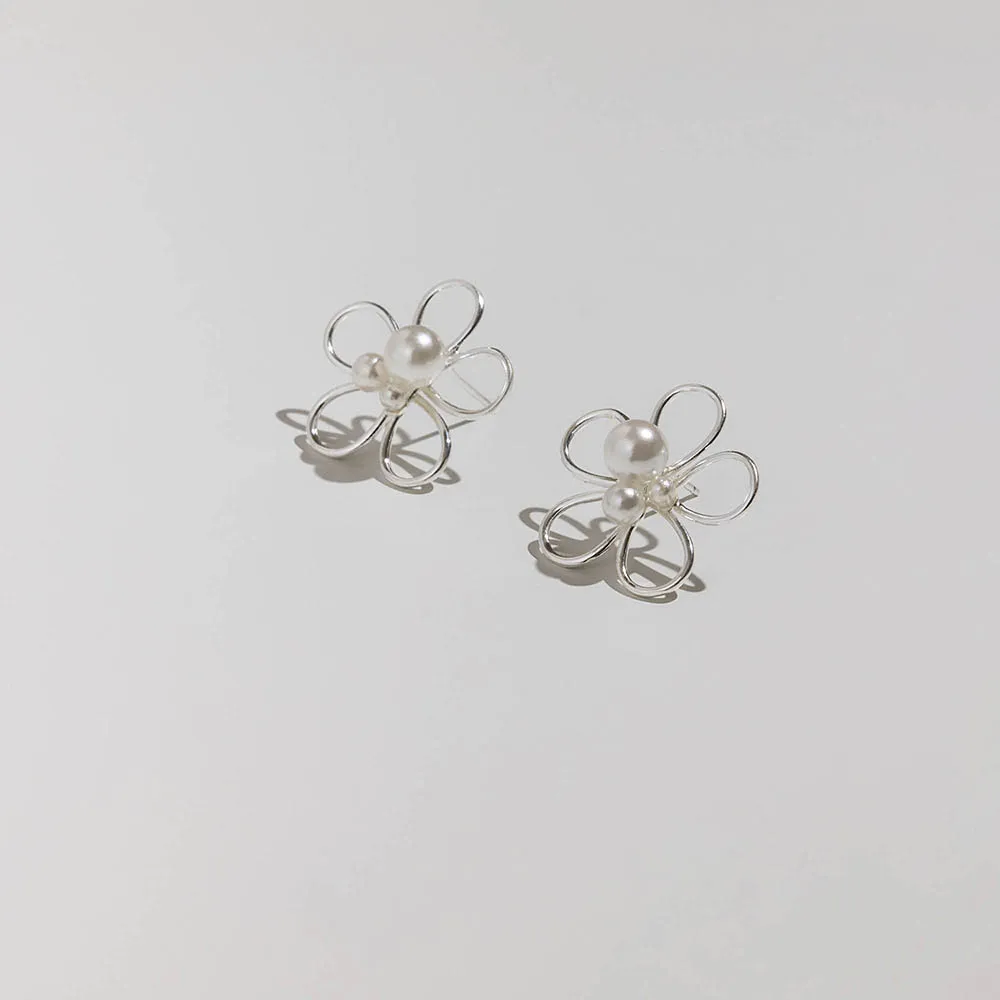 【vacanza】鏤空珍珠花 925純銀飾品 純銀耳環(抗過敏 七夕禮物 生日禮物)